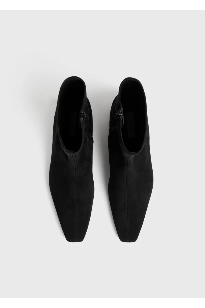 TOTEME 지퍼 스웨이드 첼시 부츠 블랙의 블랙컬러 6번쨰 이미지입니다.