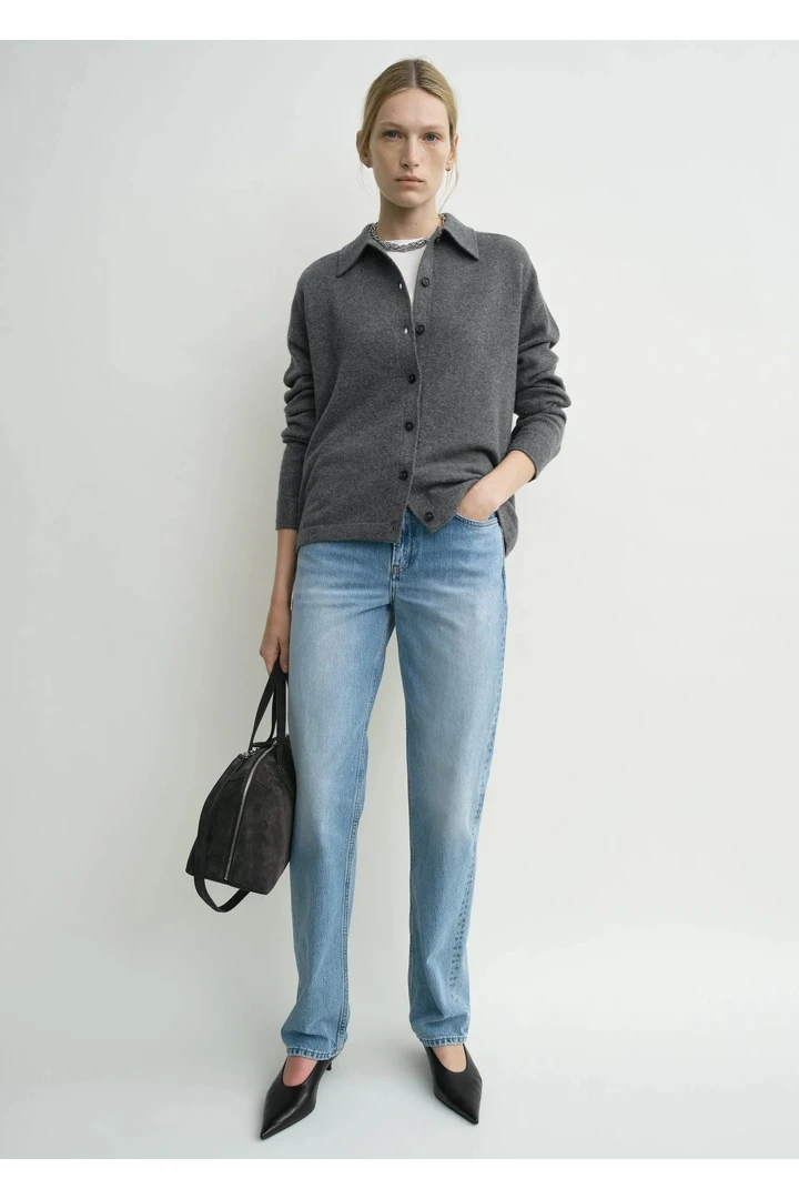 TOTEME 래글런 슬리브 캐시미어 가디건 다크 그레이의 다크 그레이컬러 0번쨰 이미지입니다.