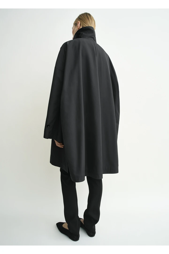 TOTEME 카 코트 블랙의 블랙컬러 2번쨰 이미지입니다.