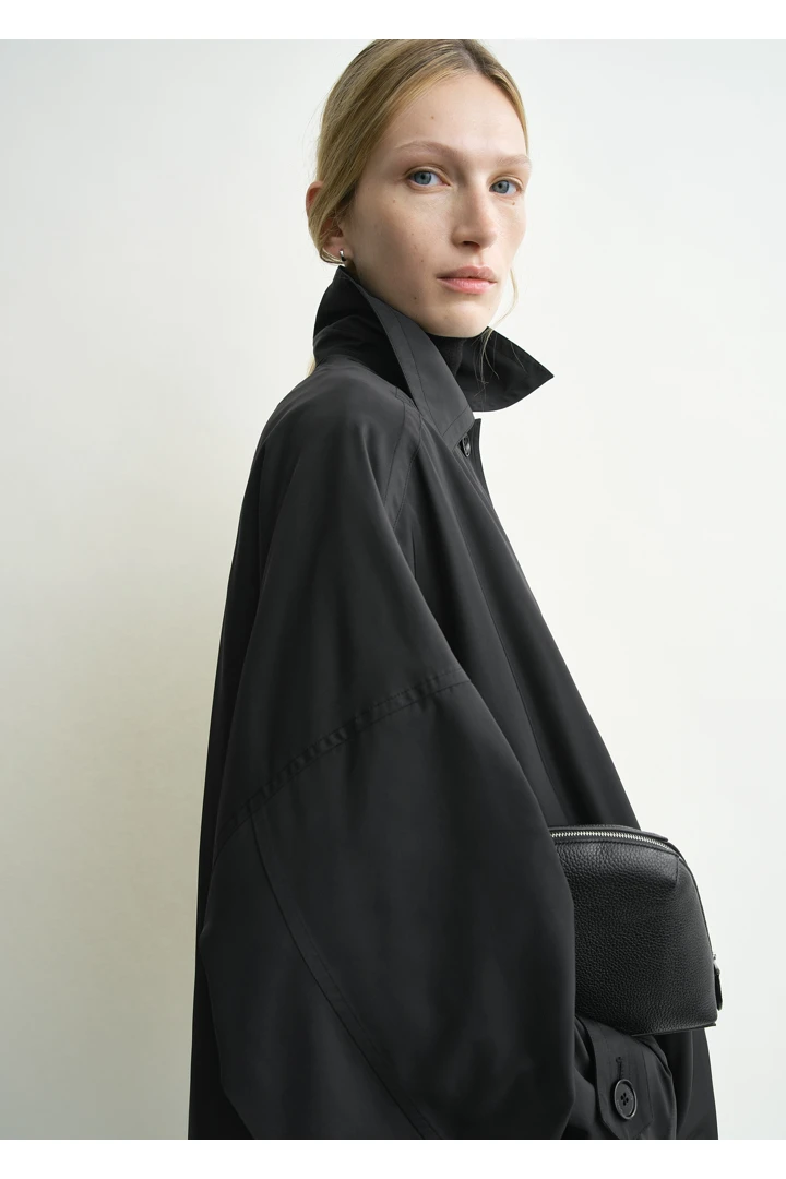 TOTEME 카 코트 블랙의 블랙컬러 3번쨰 이미지입니다.