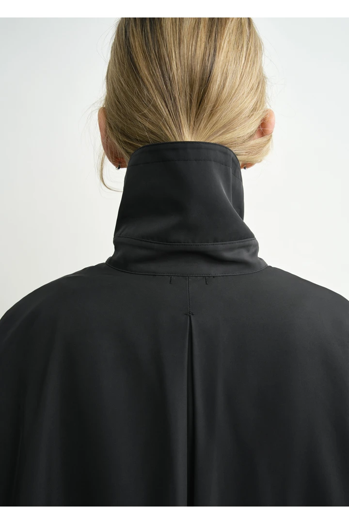 TOTEME 카 코트 블랙의 블랙컬러 4번쨰 이미지입니다.