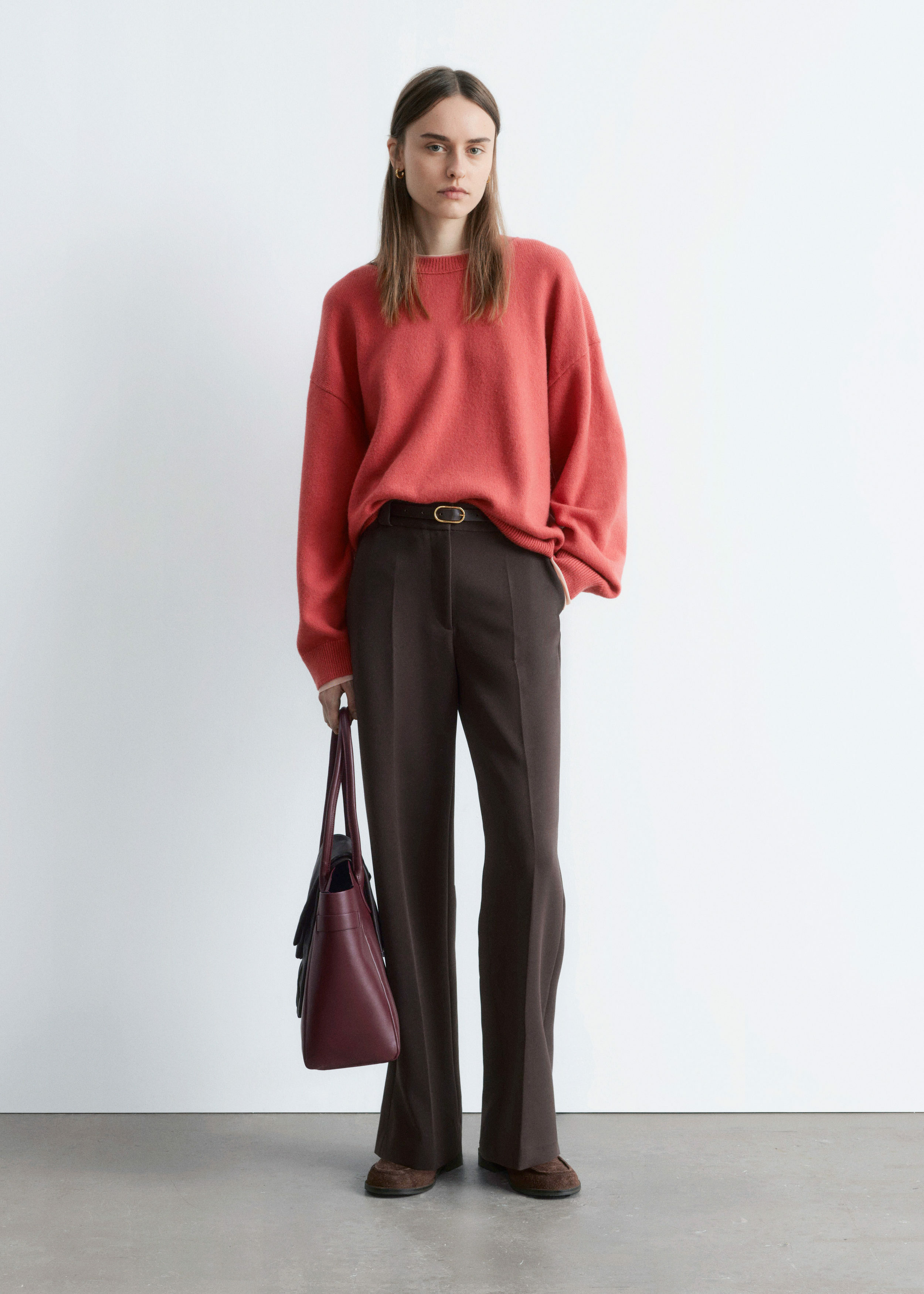 앤아더스토리즈 소프트 힐 로퍼의 브라운컬러 ECOMLook입니다.