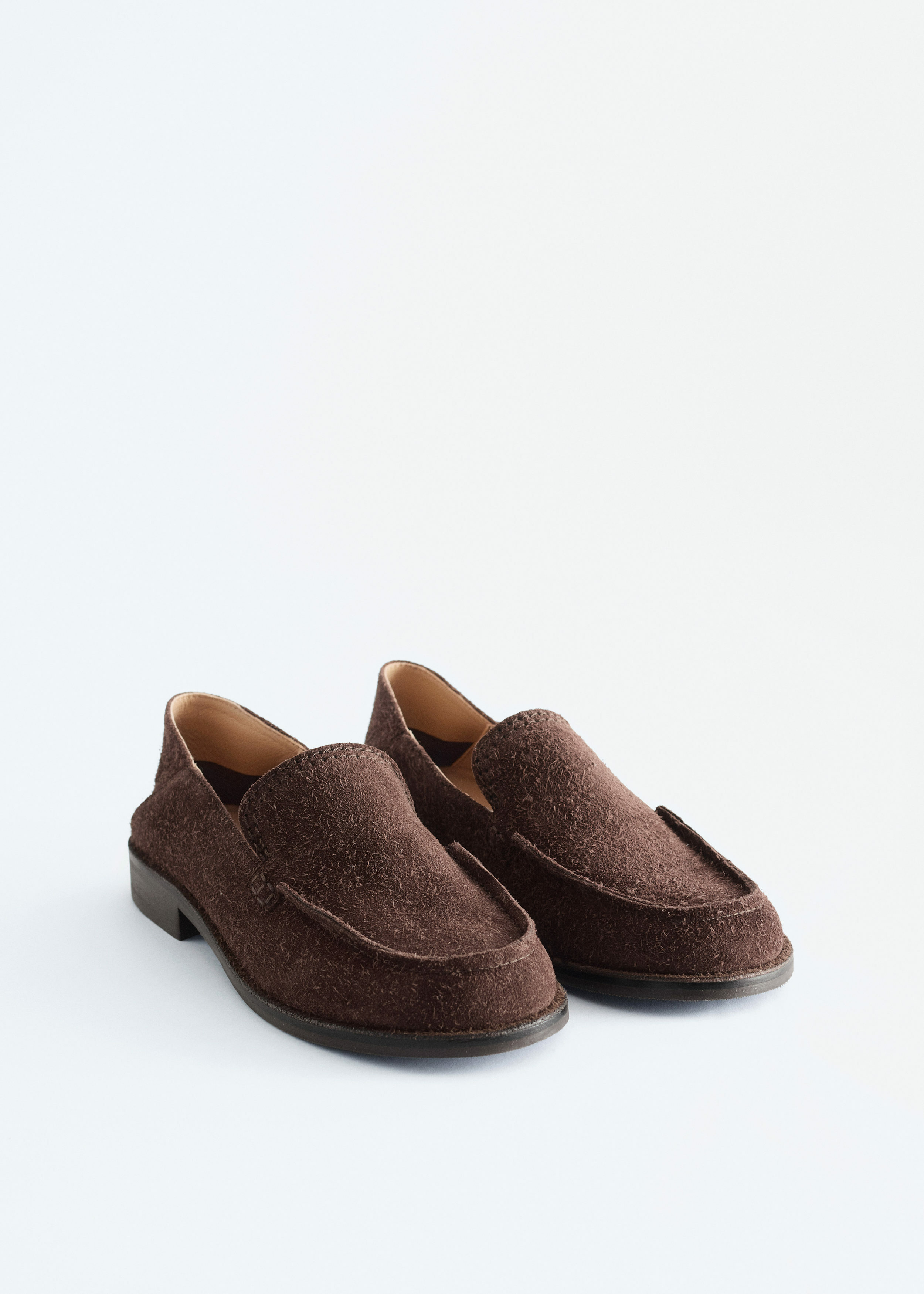 앤아더스토리즈 소프트 힐 로퍼의 브라운컬러 Product입니다.