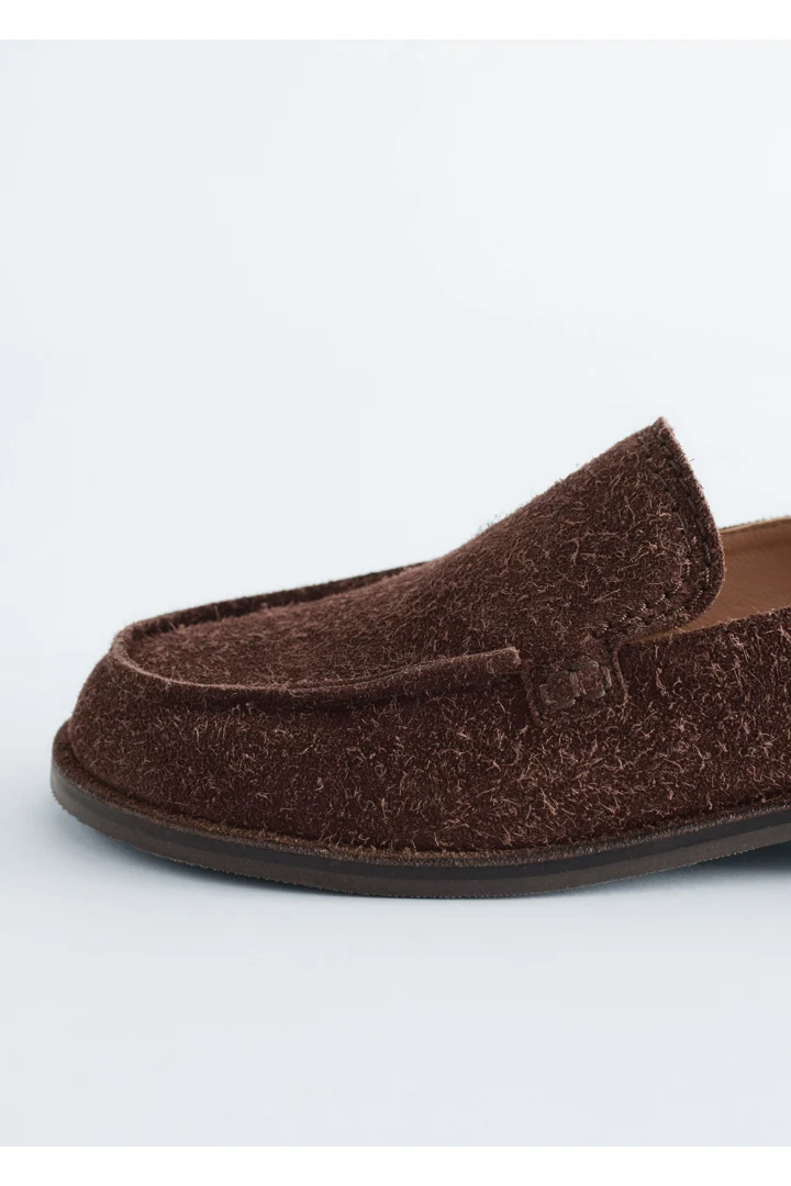 앤아더스토리즈 소프트 힐 로퍼의 브라운컬러 Detail입니다.