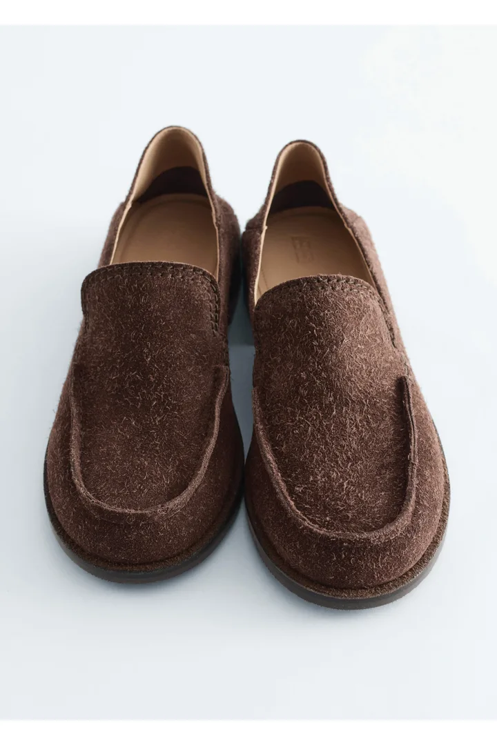 앤아더스토리즈 소프트 힐 로퍼의 브라운컬러 Product입니다.