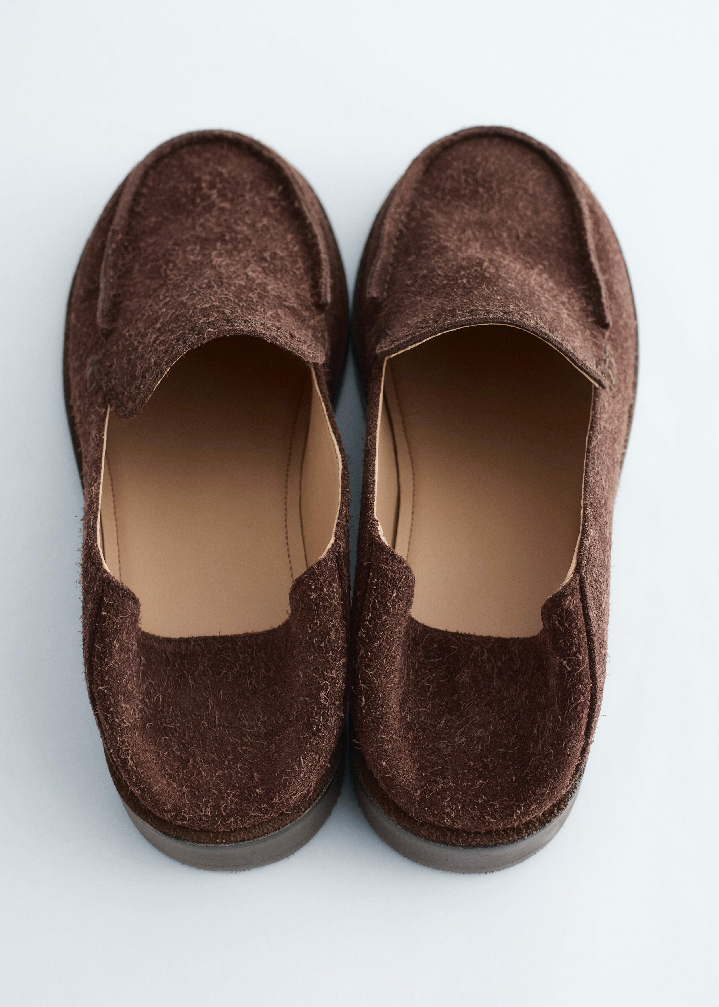 앤아더스토리즈 소프트 힐 로퍼의 브라운컬러 Product입니다.