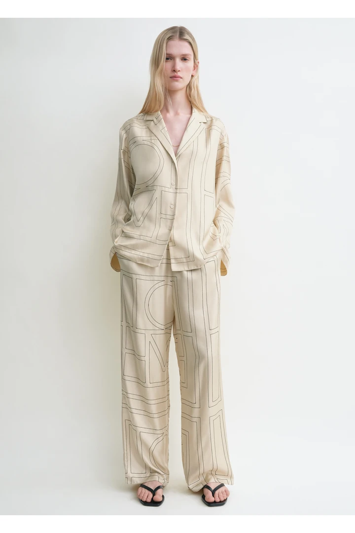 TOTEME 모노그램 실크 PJ 탑 아이보리의 아이보리컬러 0번쨰 이미지입니다.