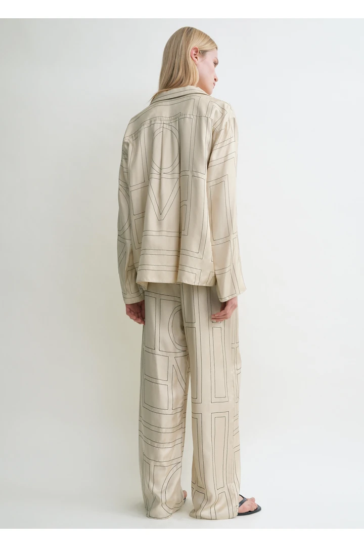 TOTEME 모노그램 실크 PJ 탑 아이보리의 아이보리컬러 2번쨰 이미지입니다.