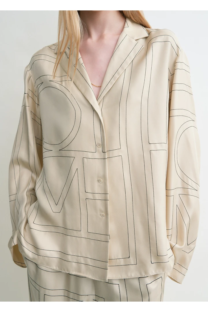 TOTEME 모노그램 실크 PJ 탑 아이보리의 아이보리컬러 4번쨰 이미지입니다.