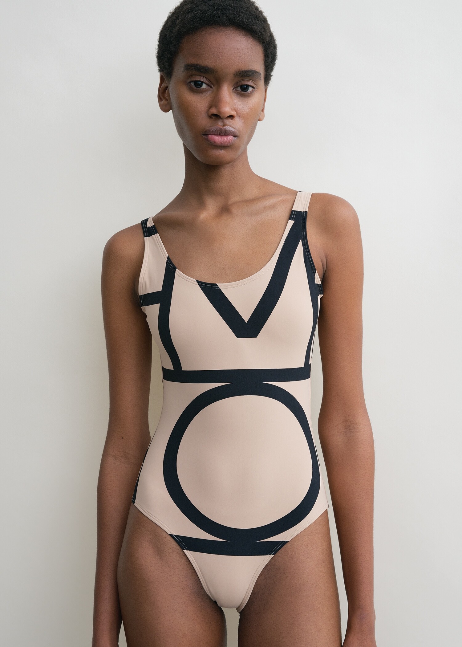 TOTEME 모노그램 스윔수트 베이지의 베이지컬러 3번쨰 이미지입니다.