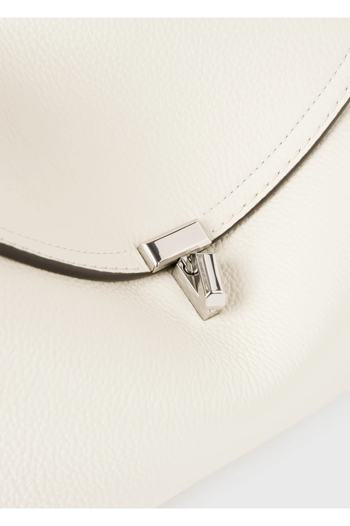 TOTEME 티-락 탑 핸들 밀크의 밀크컬러 3번쨰 이미지입니다.