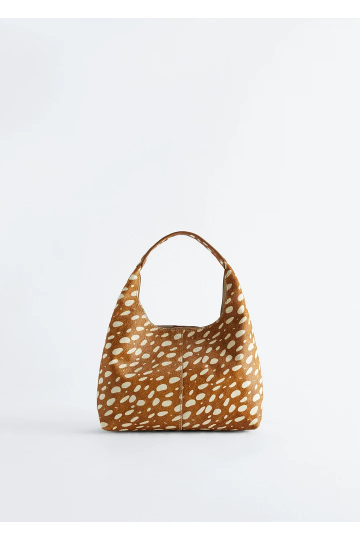 앤아더스토리즈 디어 프린트 레더 숄더 백의 베이지-페이크 디어 프린트컬러 Product입니다.