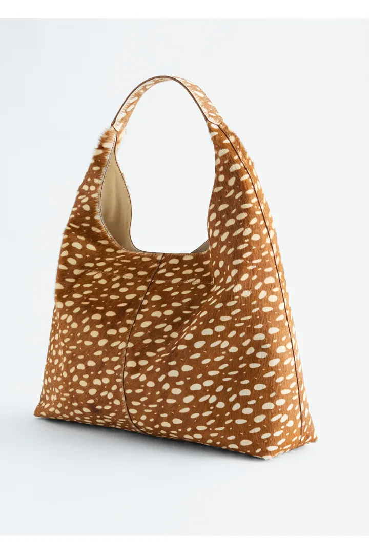 앤아더스토리즈 디어 프린트 레더 토트의 베이지 디어 프린트컬러 Product입니다.