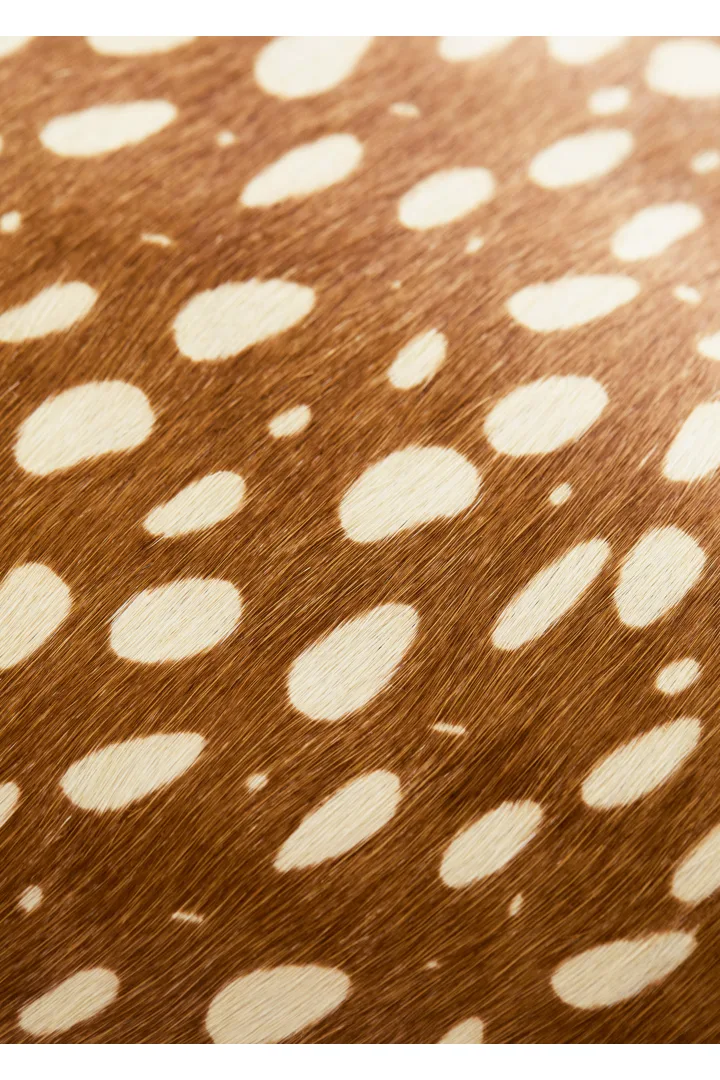 앤아더스토리즈 디어 프린트 레더 토트의 베이지 디어 프린트컬러 Detail입니다.