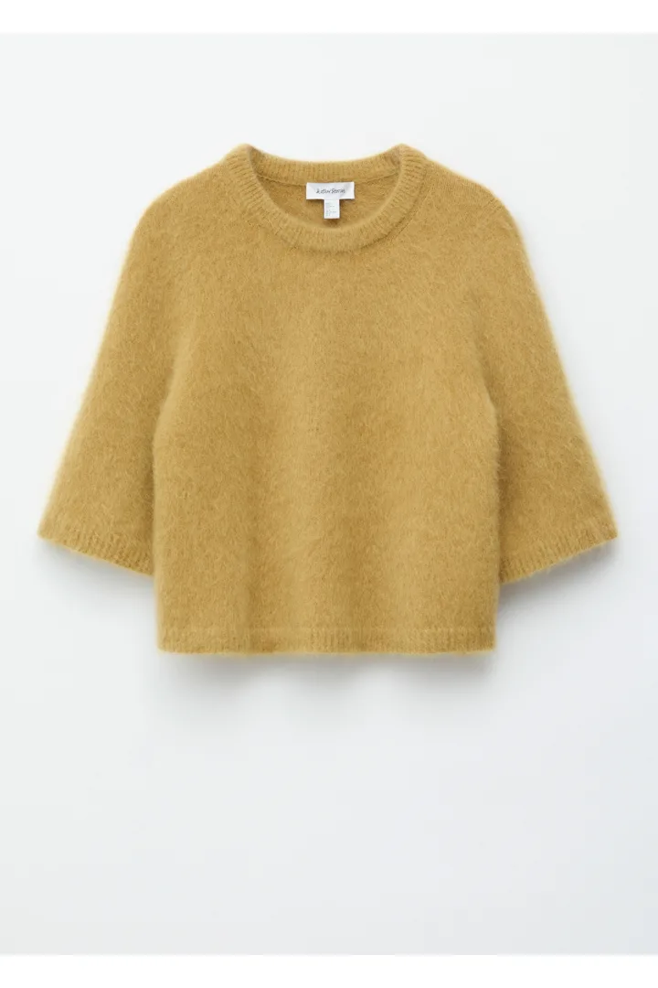 앤아더스토리즈 모헤어 블렌드 니트 티셔츠의 다크 옐로우컬러 Product입니다.