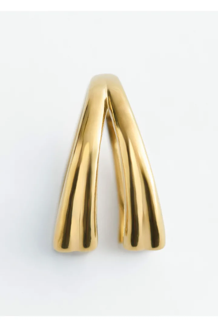 앤아더스토리즈 하트 커프 링의 골드컬러 Product입니다.