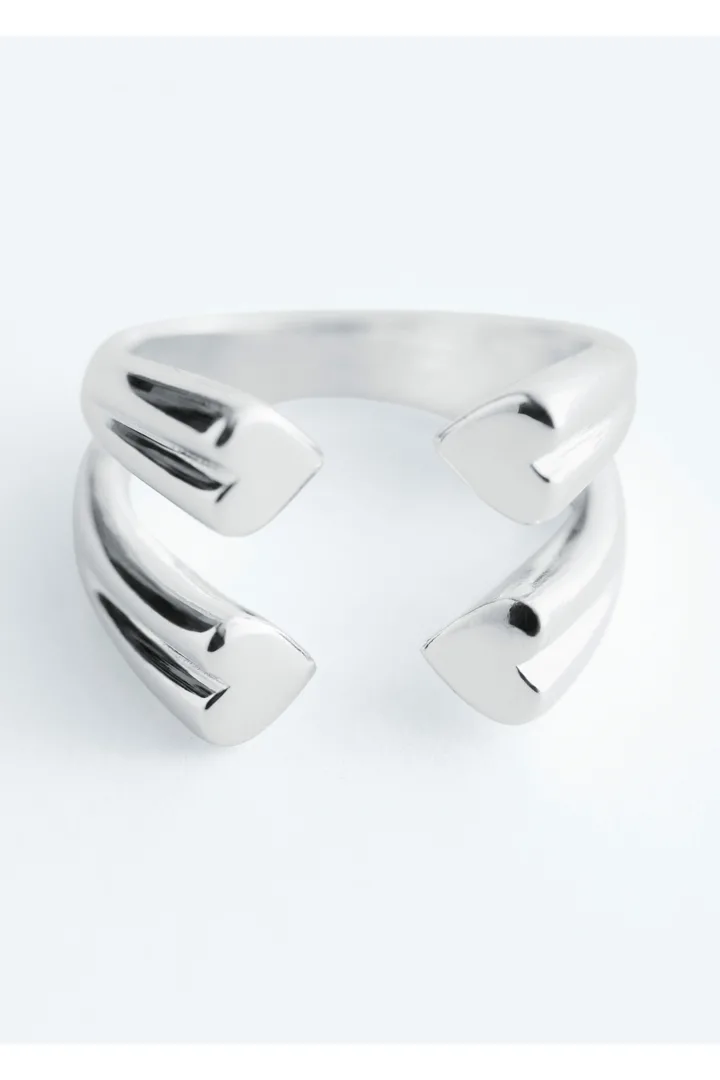 앤아더스토리즈 하트 커프 링의 실버컬러 Product입니다.