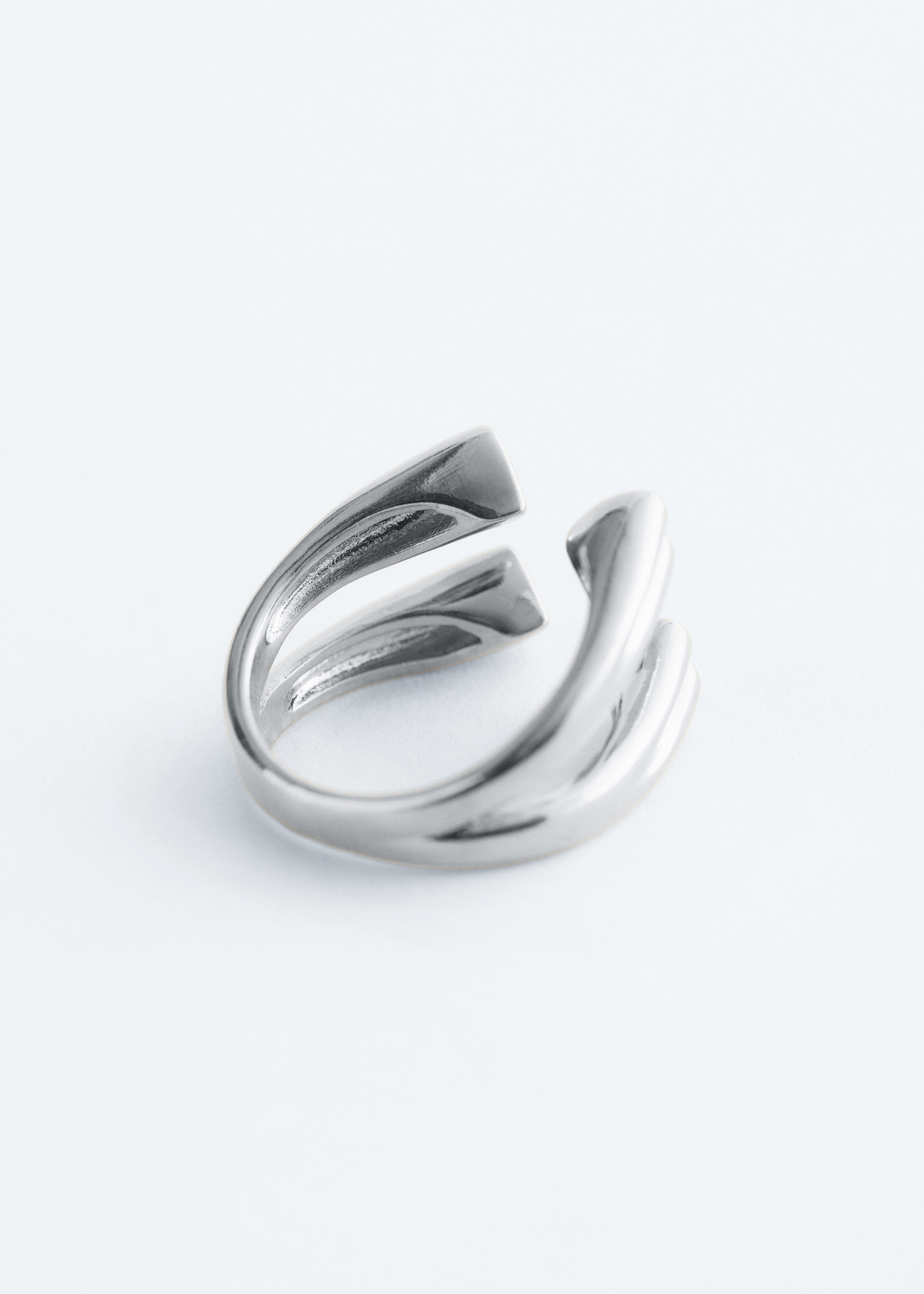 앤아더스토리즈 하트 커프 링의 실버컬러 Product입니다.