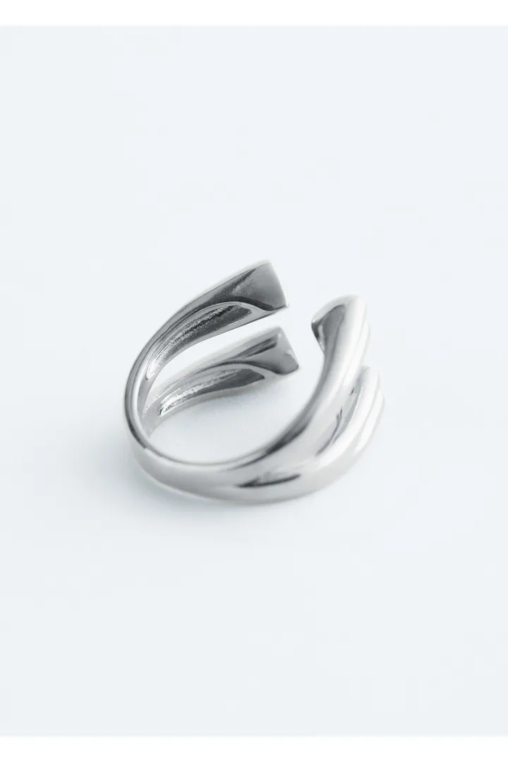 앤아더스토리즈 하트 커프 링의 실버컬러 Product입니다.