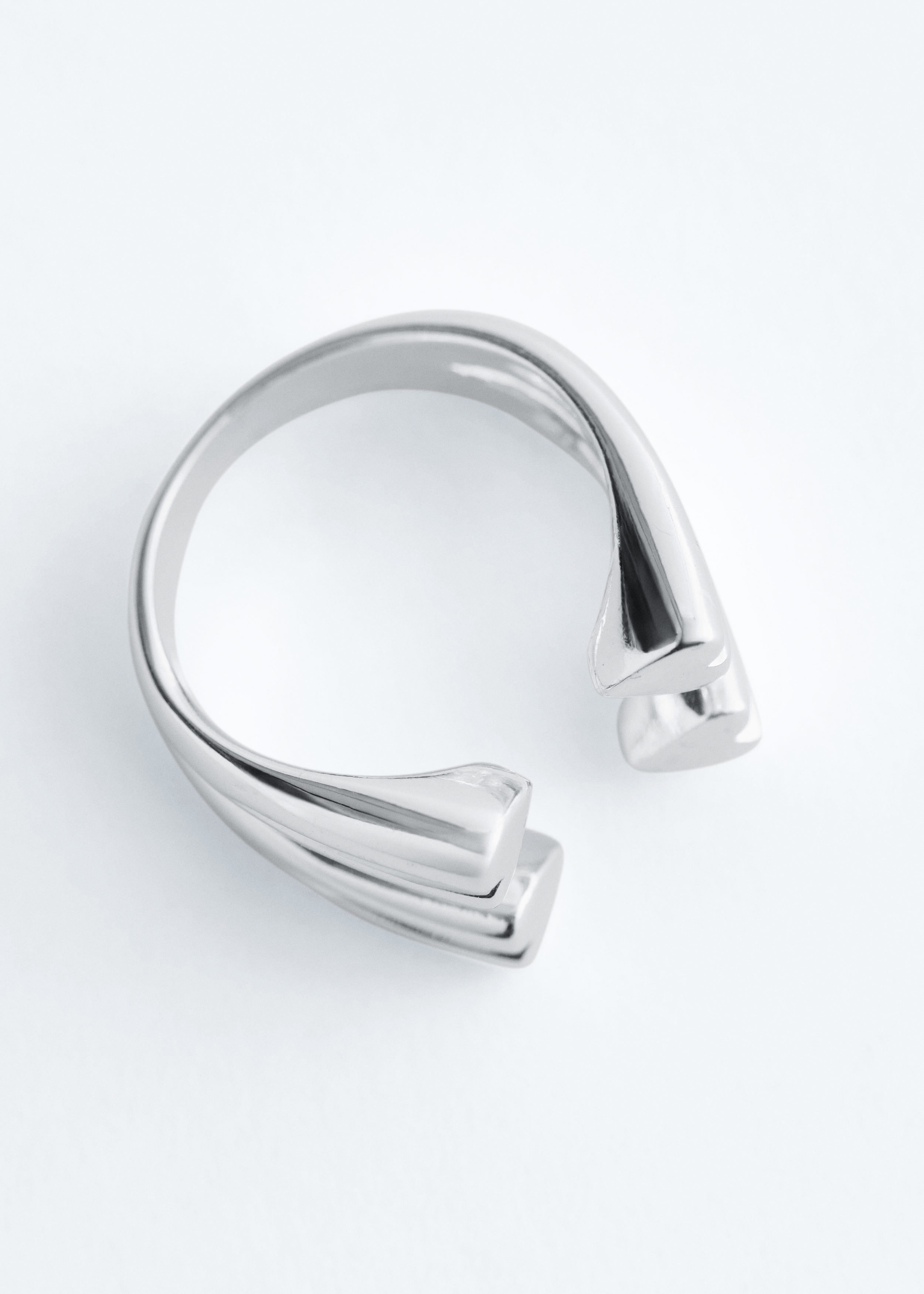 앤아더스토리즈 하트 커프 링의 실버컬러 Product입니다.