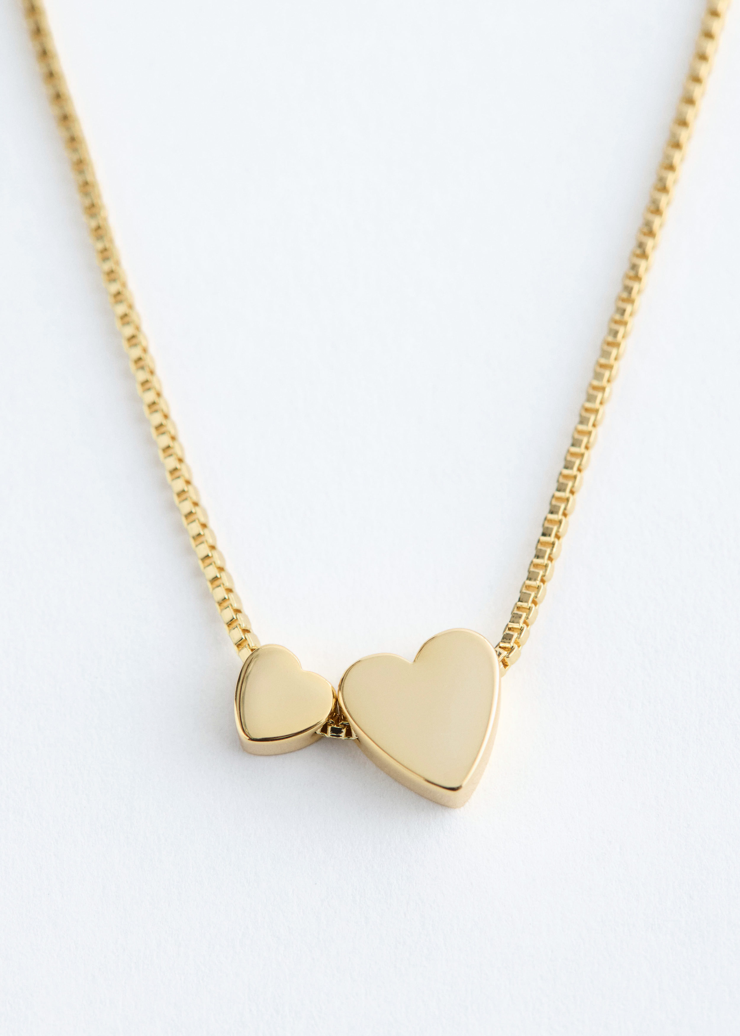 앤아더스토리즈 하트 비즈 네크리스의 골드컬러 Detail입니다.