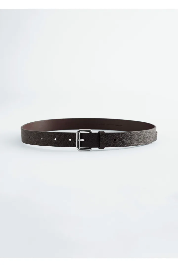 앤아더스토리즈 텍스처 레더 벨트의 브라운컬러 Product입니다.