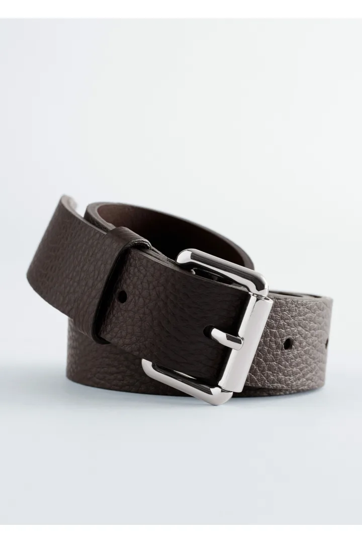 앤아더스토리즈 텍스처 레더 벨트의 브라운컬러 Product입니다.