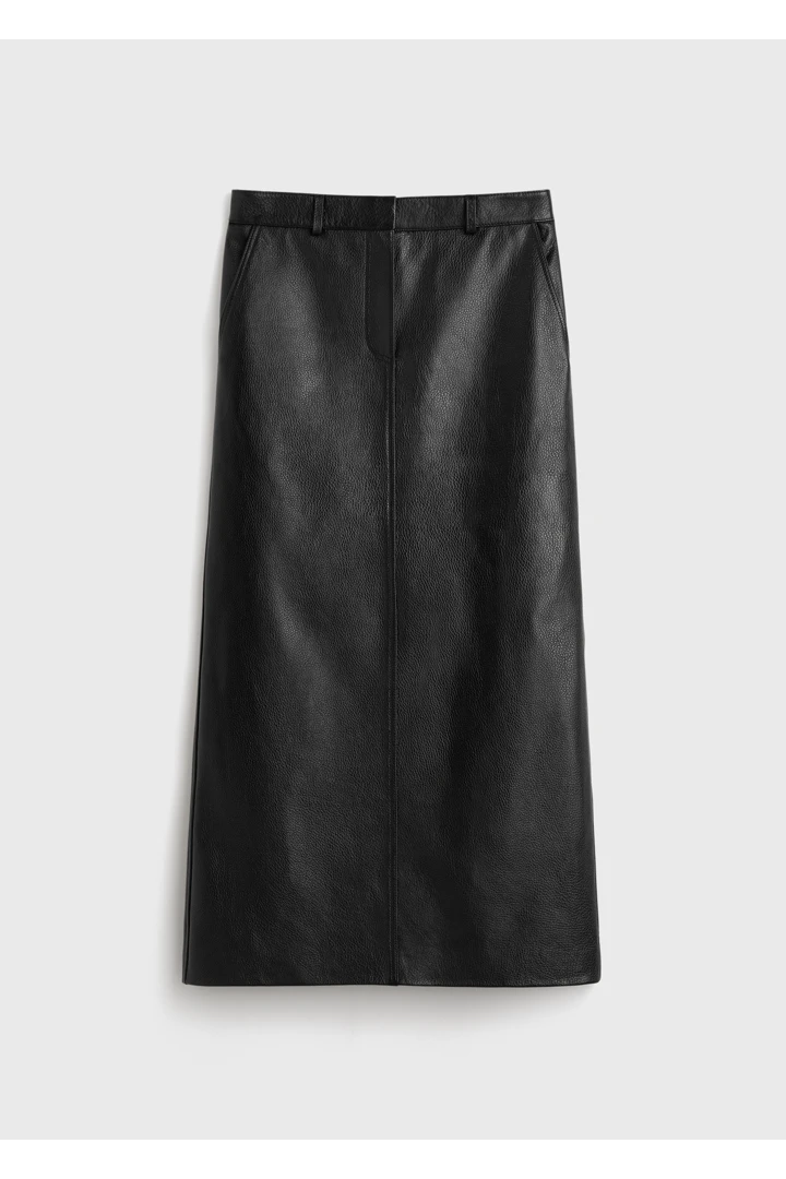TOTEME 그레인드 레더 스트레이트 스커트 블랙의 블랙컬러 4번쨰 이미지입니다.