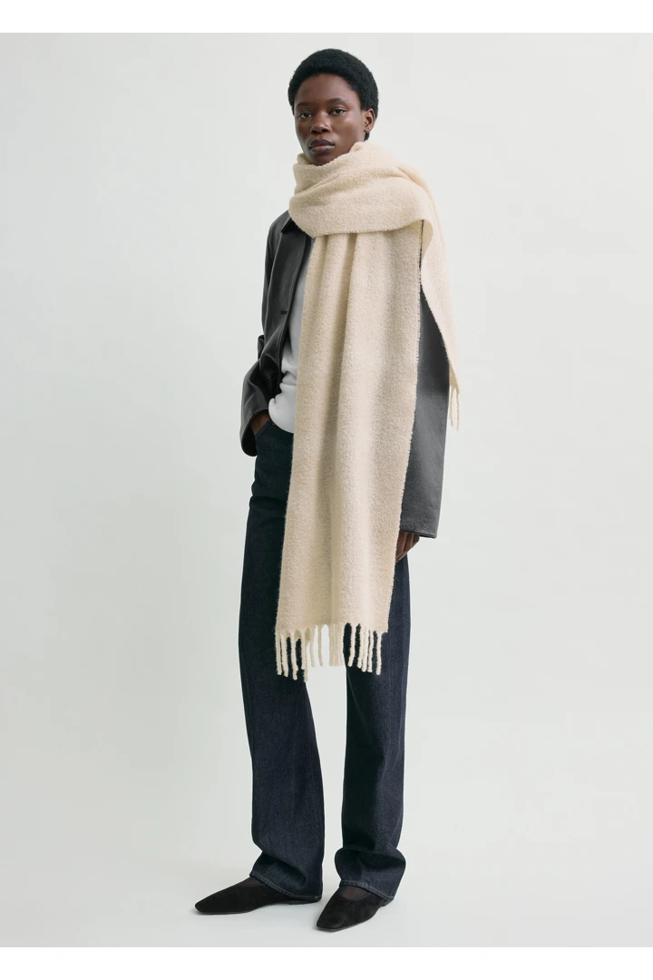 TOTEME 모노그램 자카드 스카프 에크루/화이트의 에크루/화이트컬러 1번쨰 이미지입니다.