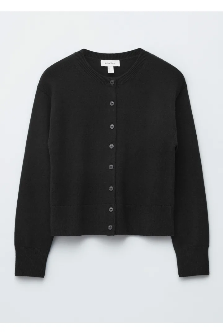 앤아더스토리즈 씬 니트 가디건의 블랙컬러 Product입니다.