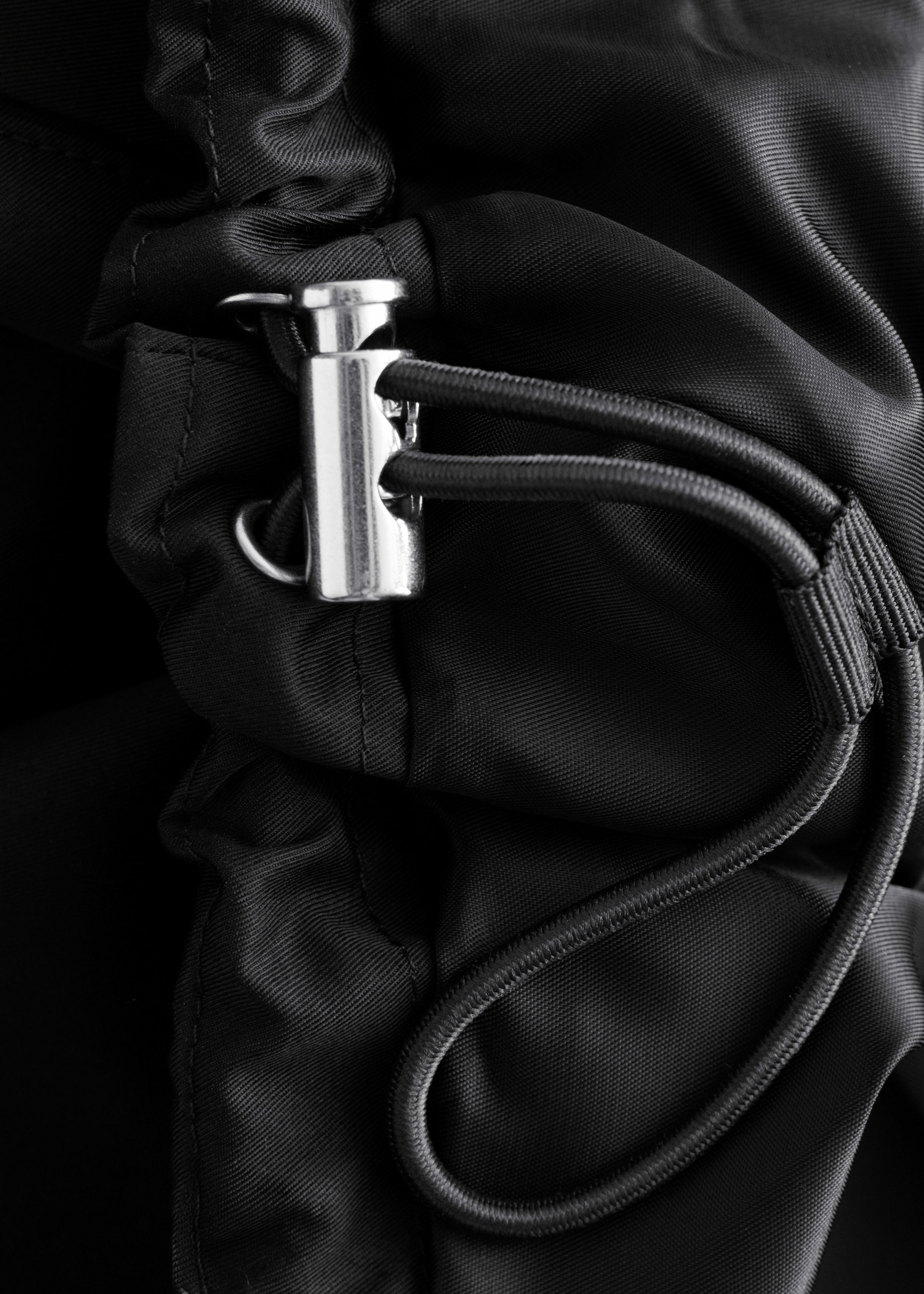 앤아더스토리즈 집업 트윌 자켓의 블랙컬러 Detail입니다.