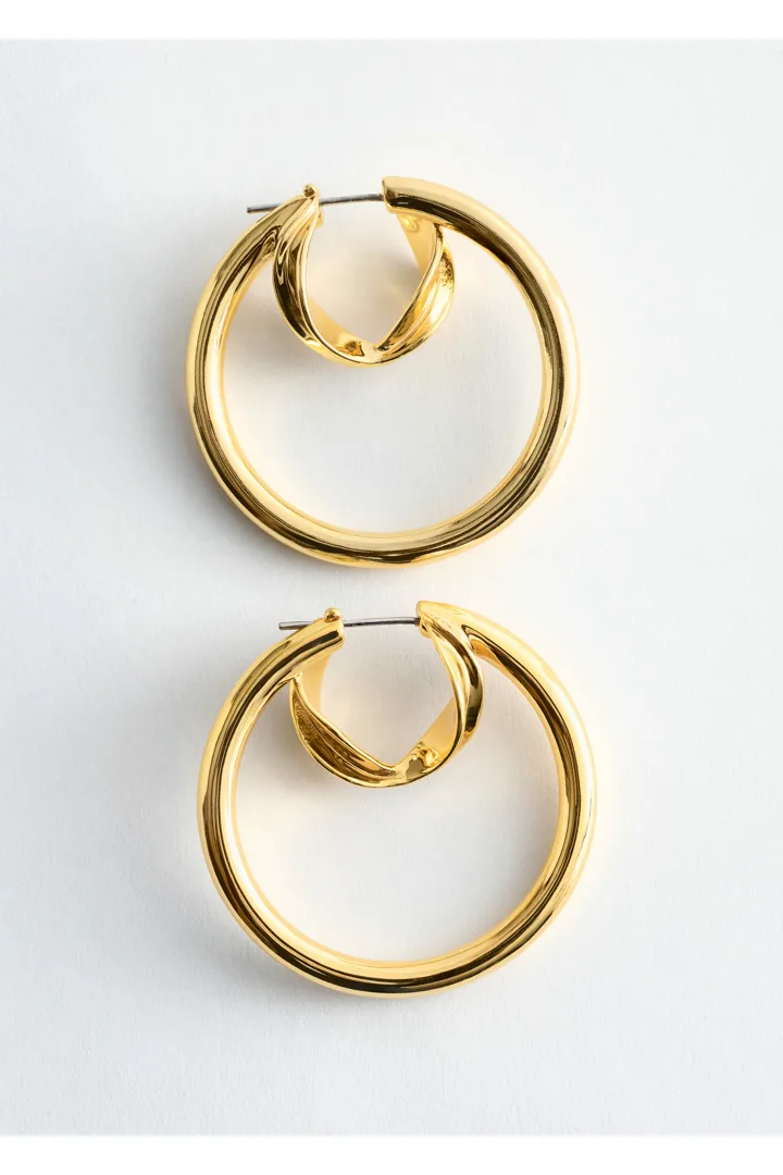 앤아더스토리즈 더블 후프 이어링의 골드컬러 Product입니다.