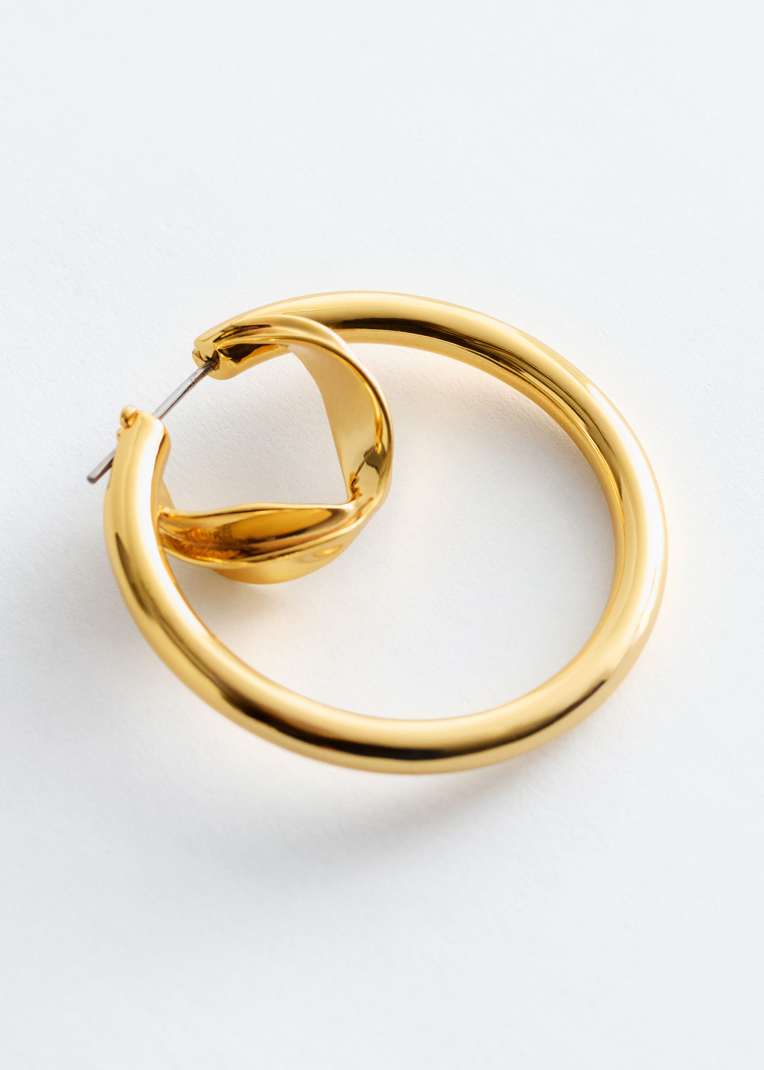 앤아더스토리즈 더블 후프 이어링의 골드컬러 Product입니다.