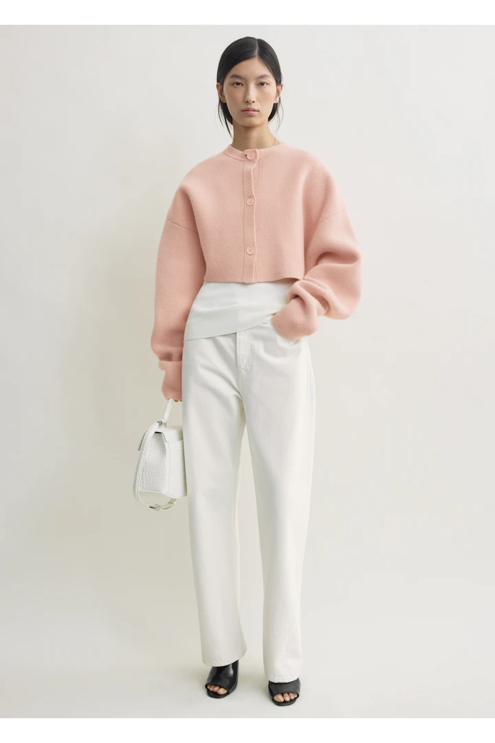 TOTEME 크롭 오버사이즈 가디건 플라밍고의 플라밍고컬러 1번쨰 이미지입니다.