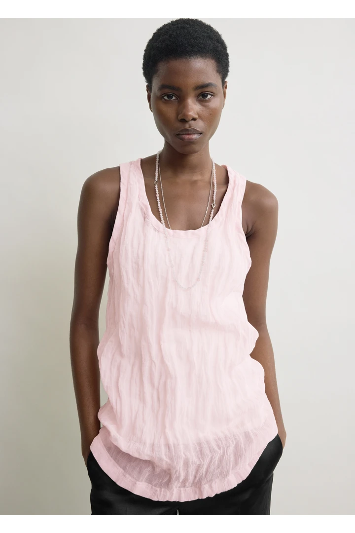 TOTEME 크링클드 거즈 탱크탑 블룸의 블룸컬러 3번쨰 이미지입니다.