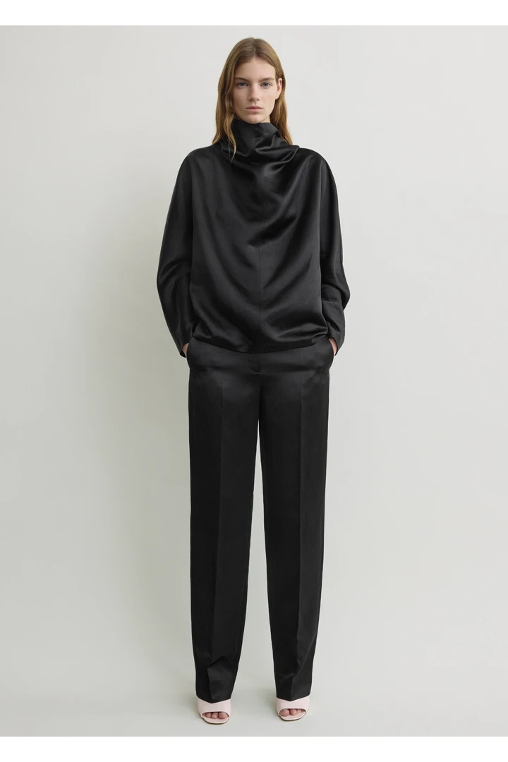 TOTEME 카울 넥 블라우스 블랙의 블랙컬러 0번쨰 이미지입니다.