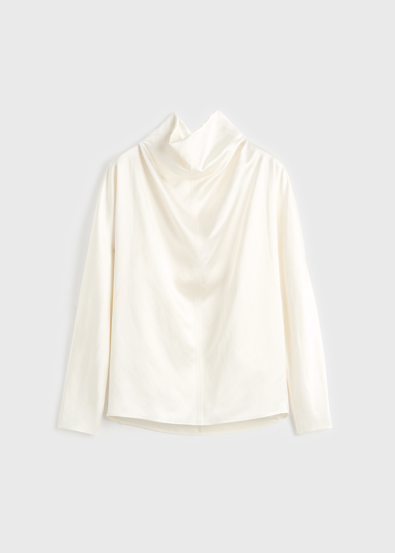TOTEME 카울 넥 블라우스 화이트의 화이트컬러 5번쨰 이미지입니다.