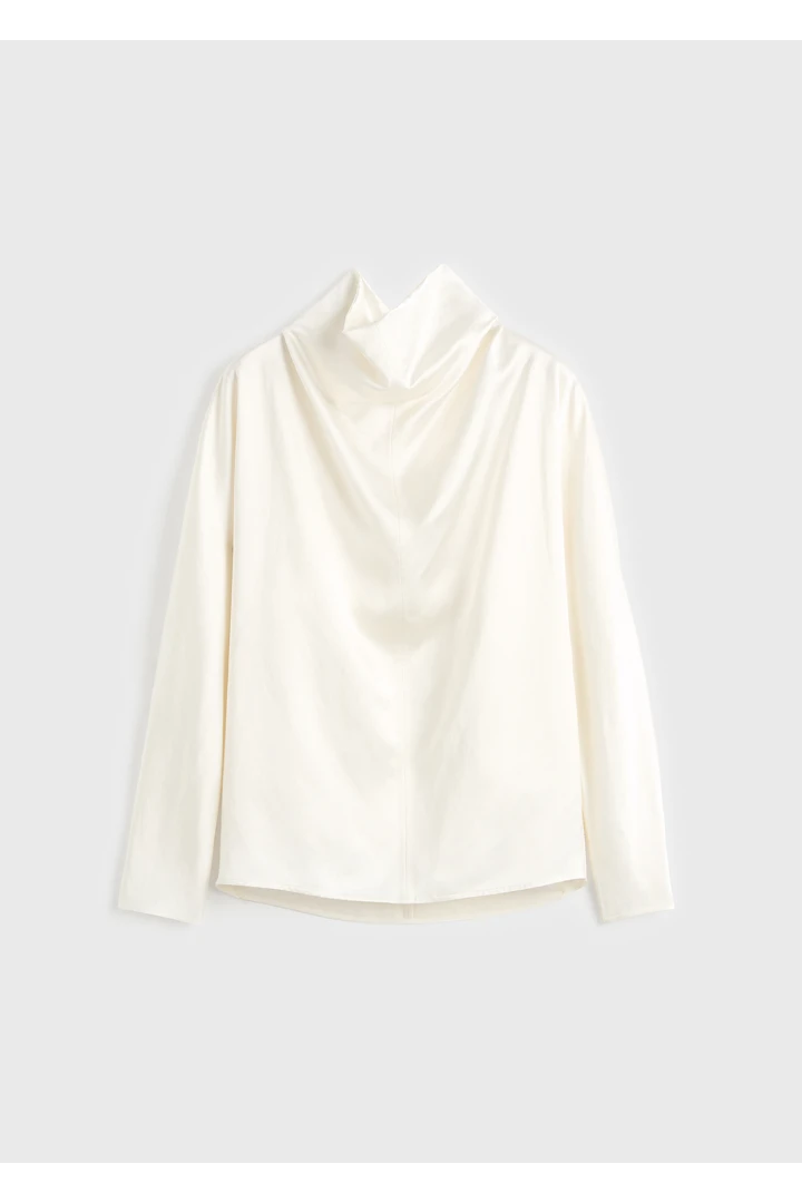 TOTEME 카울 넥 블라우스 화이트의 화이트컬러 5번쨰 이미지입니다.