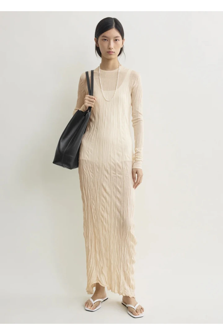 TOTEME default image 17 of 핑크 in 크링클드 니트 롱 슬리브 드레스 페일 에이프리컷