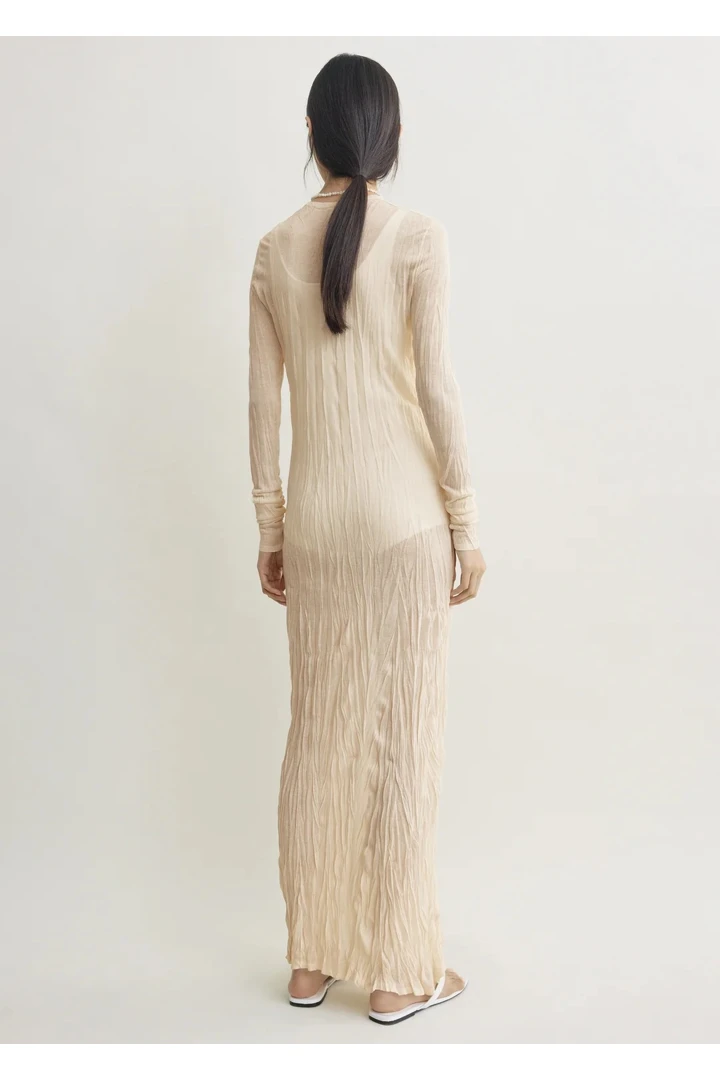TOTEME 크링클드 니트 롱 슬리브 드레스 페일 에이프리컷의 페일 에이프리컷컬러 2번쨰 이미지입니다.