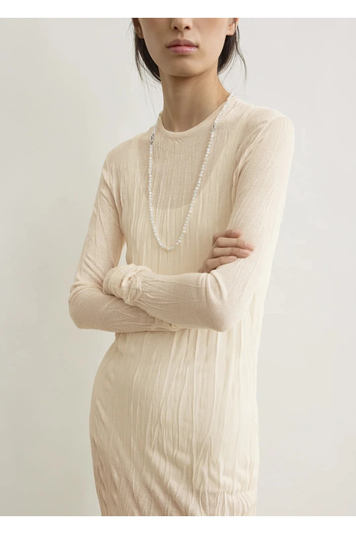 TOTEME 크링클드 니트 롱 슬리브 드레스 페일 에이프리컷의 페일 에이프리컷컬러 1번쨰 이미지입니다.