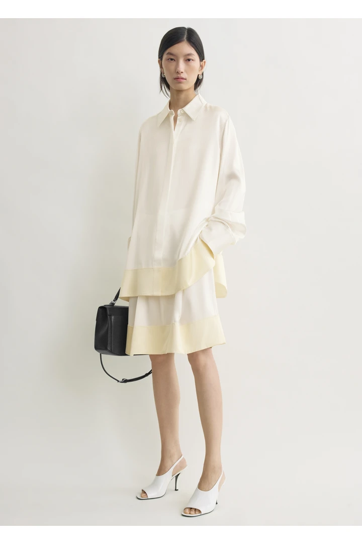 TOTEME 소프트 턱시도 셔츠 화이트의 화이트컬러 0번쨰 이미지입니다.