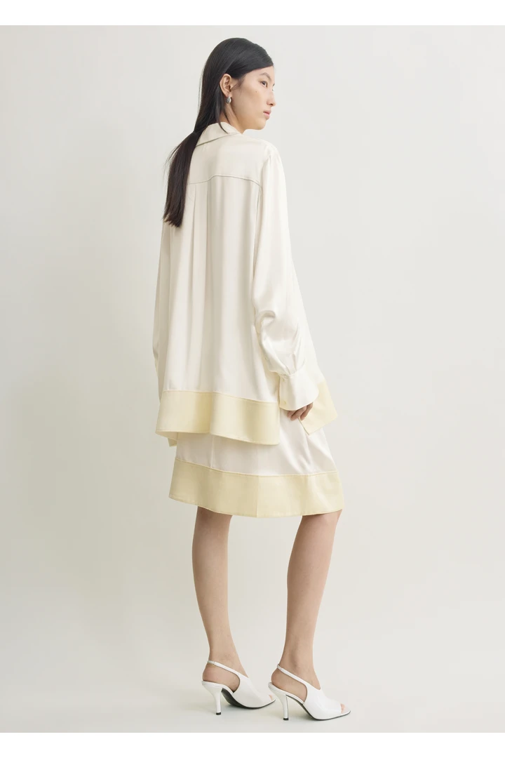 TOTEME 소프트 턱시도 셔츠 화이트의 화이트컬러 2번쨰 이미지입니다.