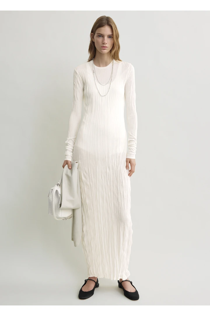 TOTEME default image 15 of 화이트 in 크링클드 니트 롱 슬리브 드레스 화이트