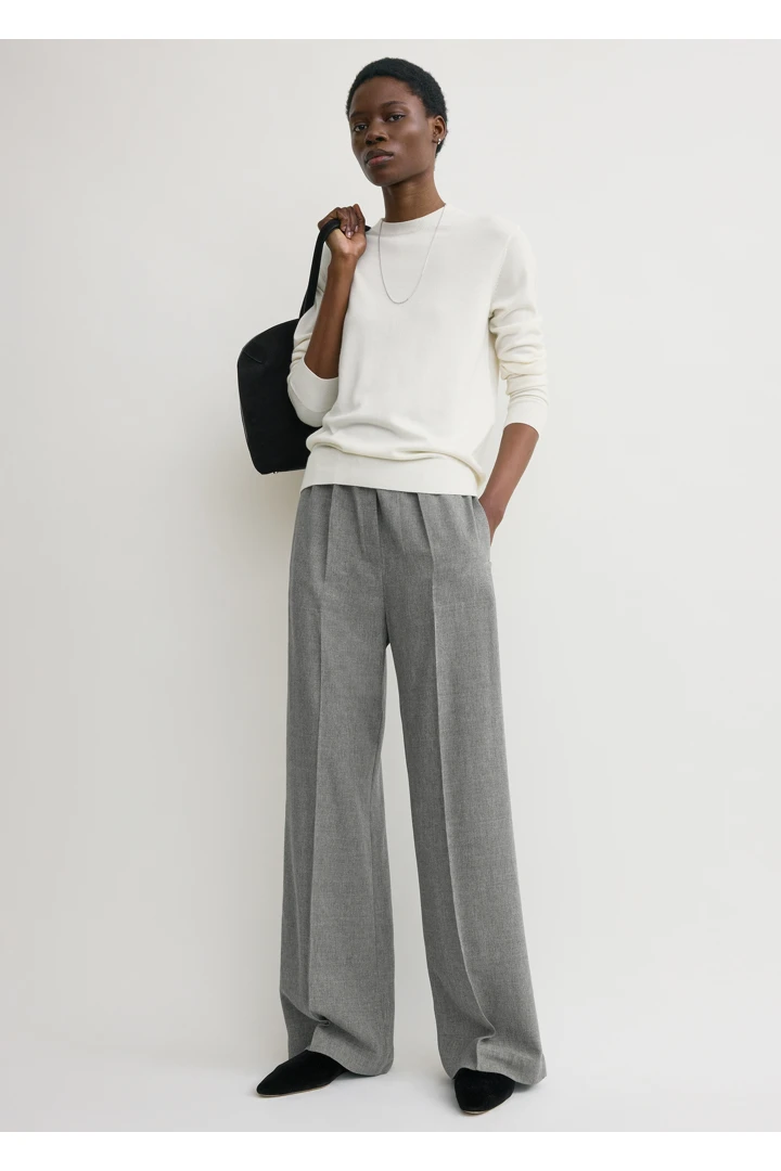 TOTEME 플루이드 윈터 트라우저 미드 그레이의 미드 그레이컬러 0번쨰 이미지입니다.