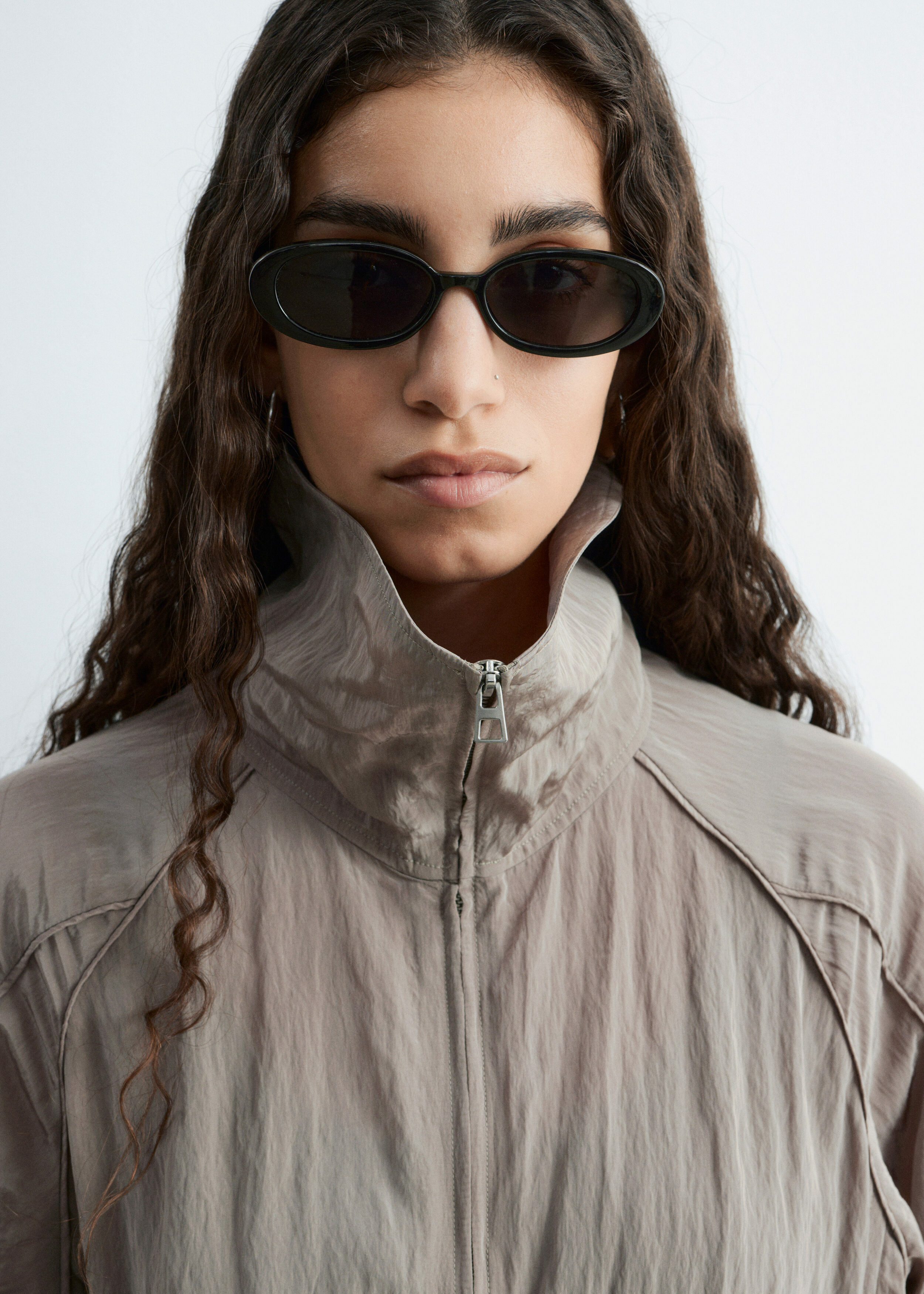 앤아더스토리즈 스포티 비스코스 블렌드 자켓의 몰컬러 ECOMLook입니다.