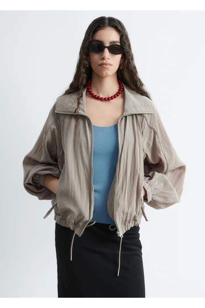 앤아더스토리즈 스포티 비스코스 블렌드 자켓의 몰컬러 ECOMLook입니다.