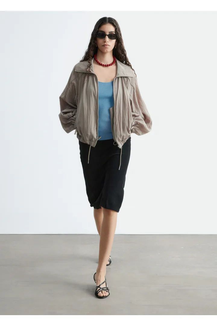 앤아더스토리즈 스포티 비스코스 블렌드 자켓의 몰컬러 ECOMLook입니다.