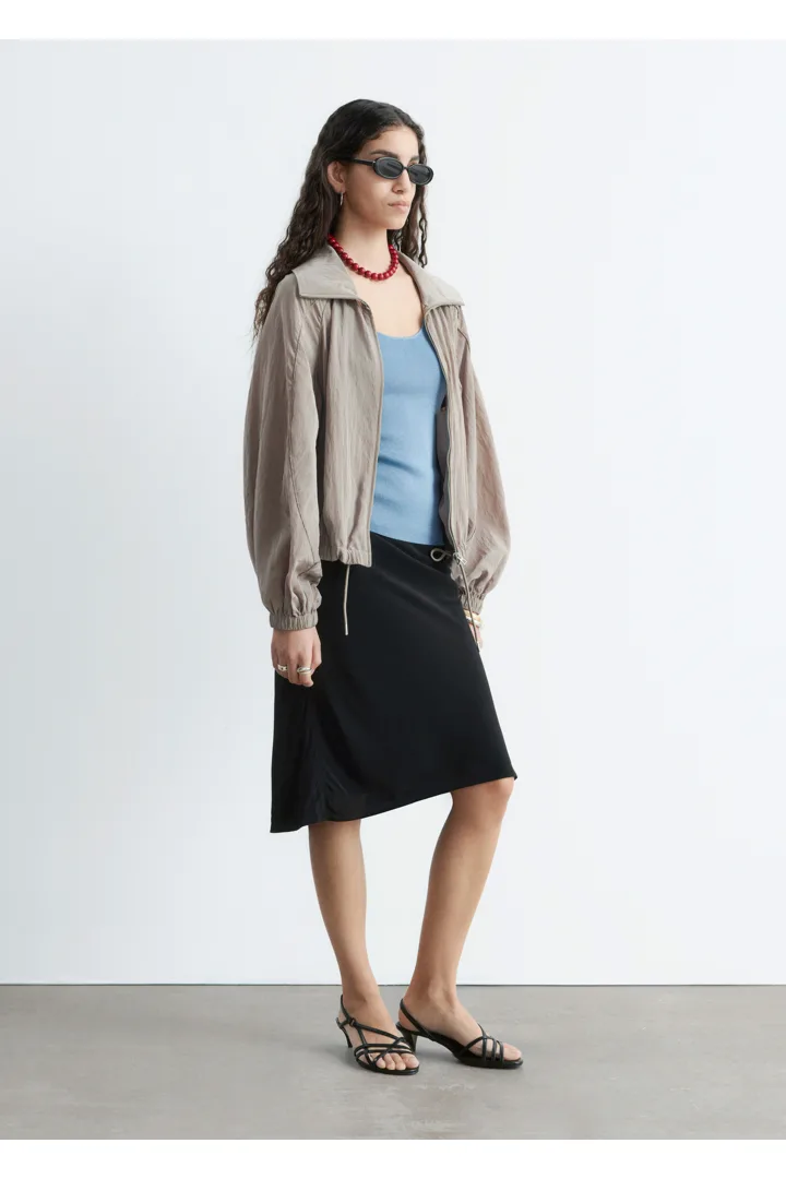 앤아더스토리즈 스포티 비스코스 블렌드 자켓의 몰컬러 ECOMLook입니다.