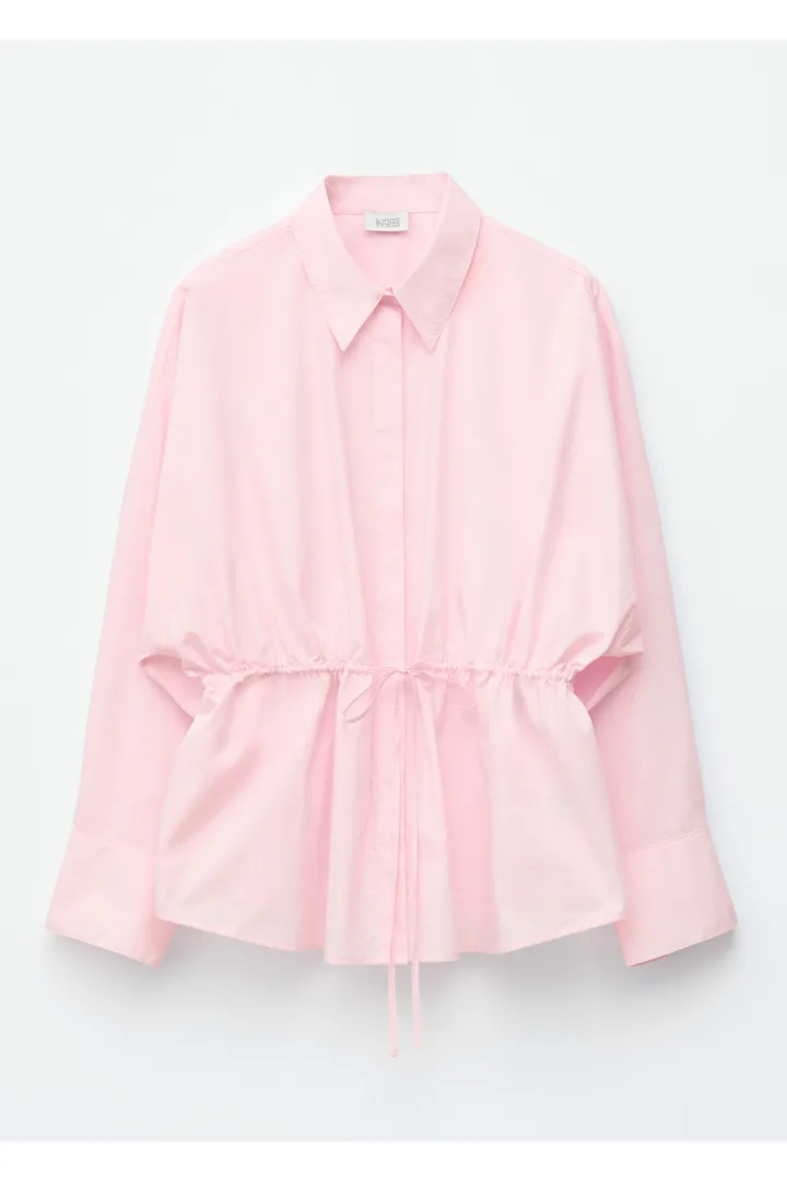 앤아더스토리즈 코튼 포플린 드로스트링 셔츠의 핑크컬러 Product입니다.